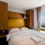 Poseidon Mobile شقة