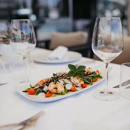 Poseidon Mobile Апартаменти *