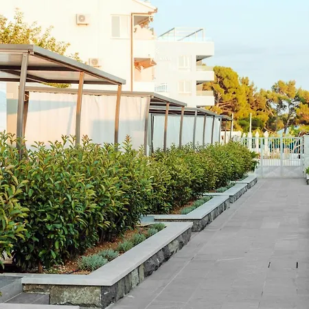 Poseidon Mobile Апартаменти *