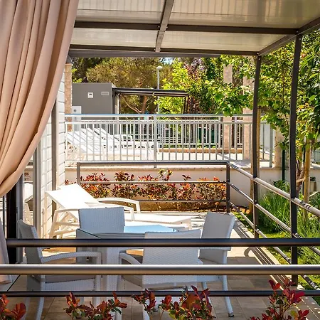 Poseidon Mobile Апартаменти *